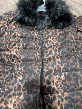 Tahari Black and Brown Leopard Print Puffer with Faux Fur Collar. Worn Once